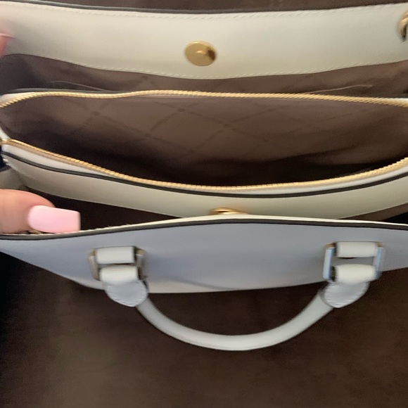 Michael Kors authentic purse - Picture 3 of 4